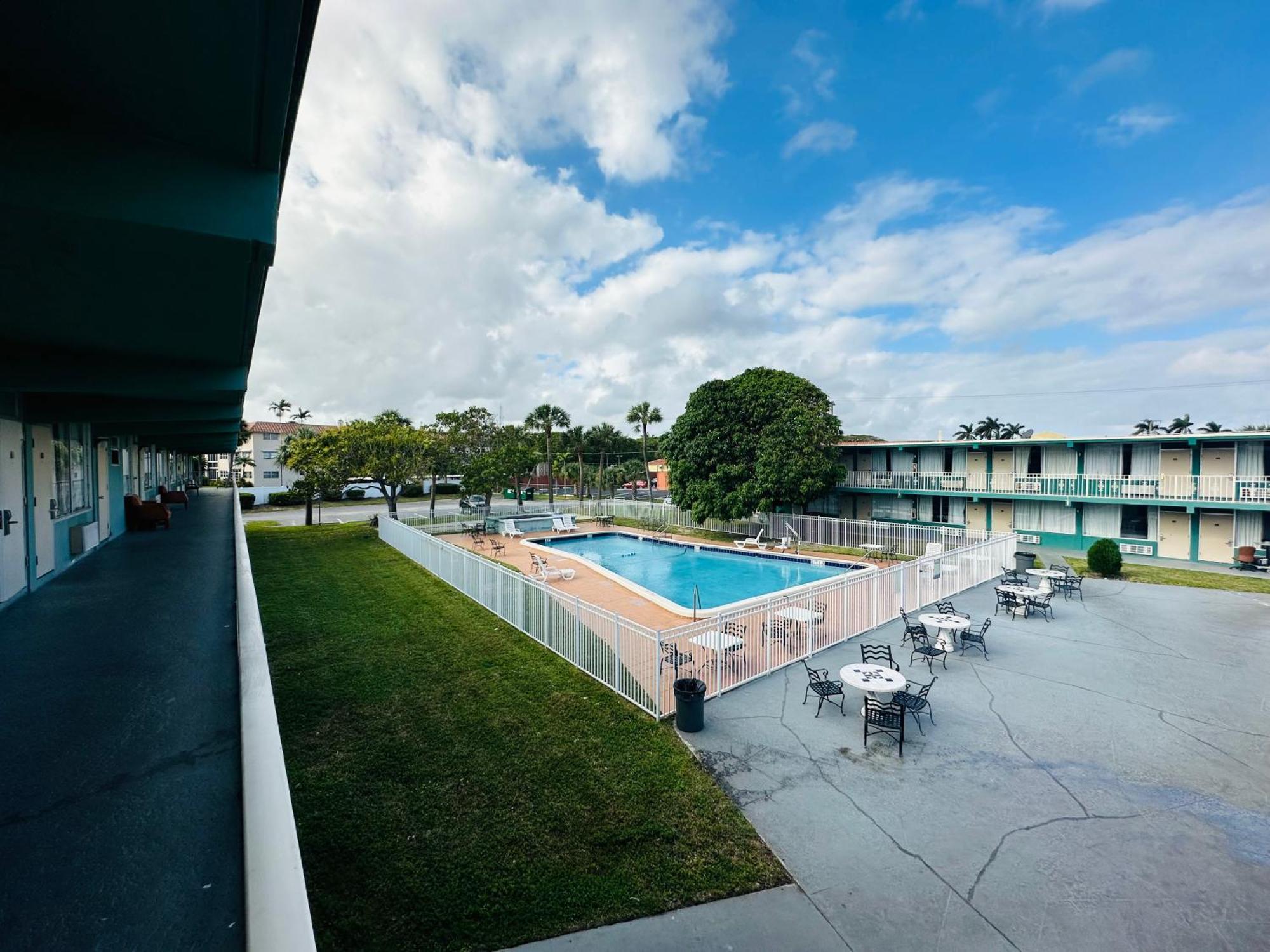 Boca Inn Boca Raton Buitenkant foto