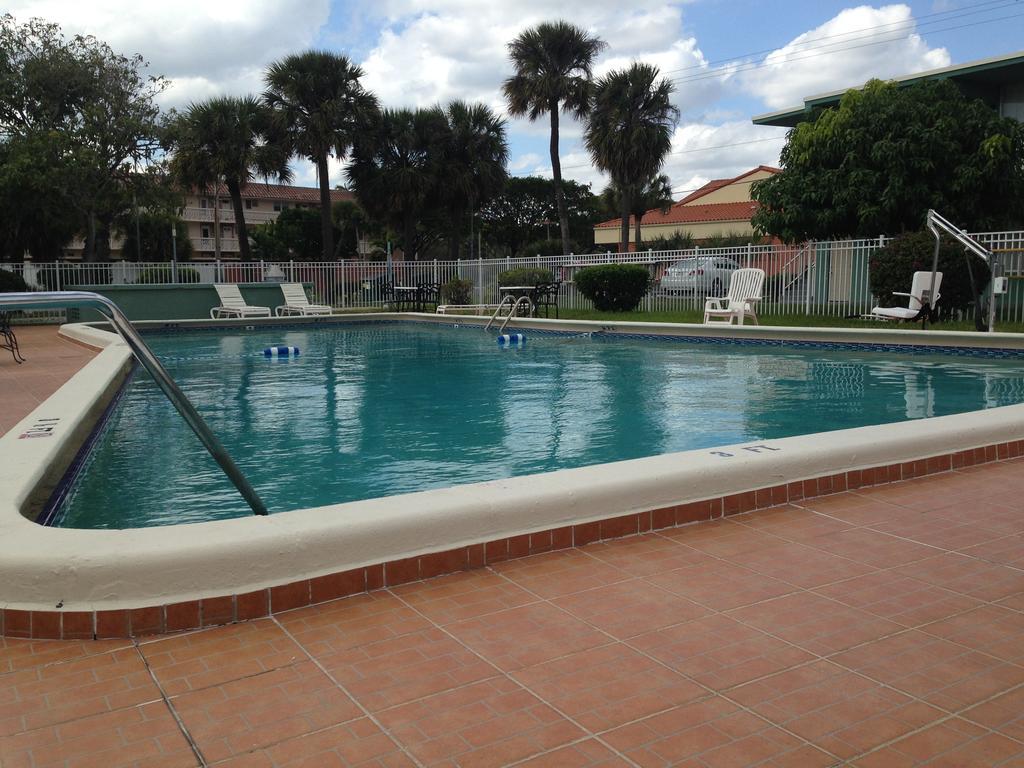 Boca Inn Boca Raton Buitenkant foto